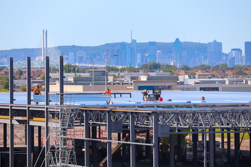 Travaux du REM sur la Rive-Sud, vue sur Montréal et le pont Samuel-De Champlain